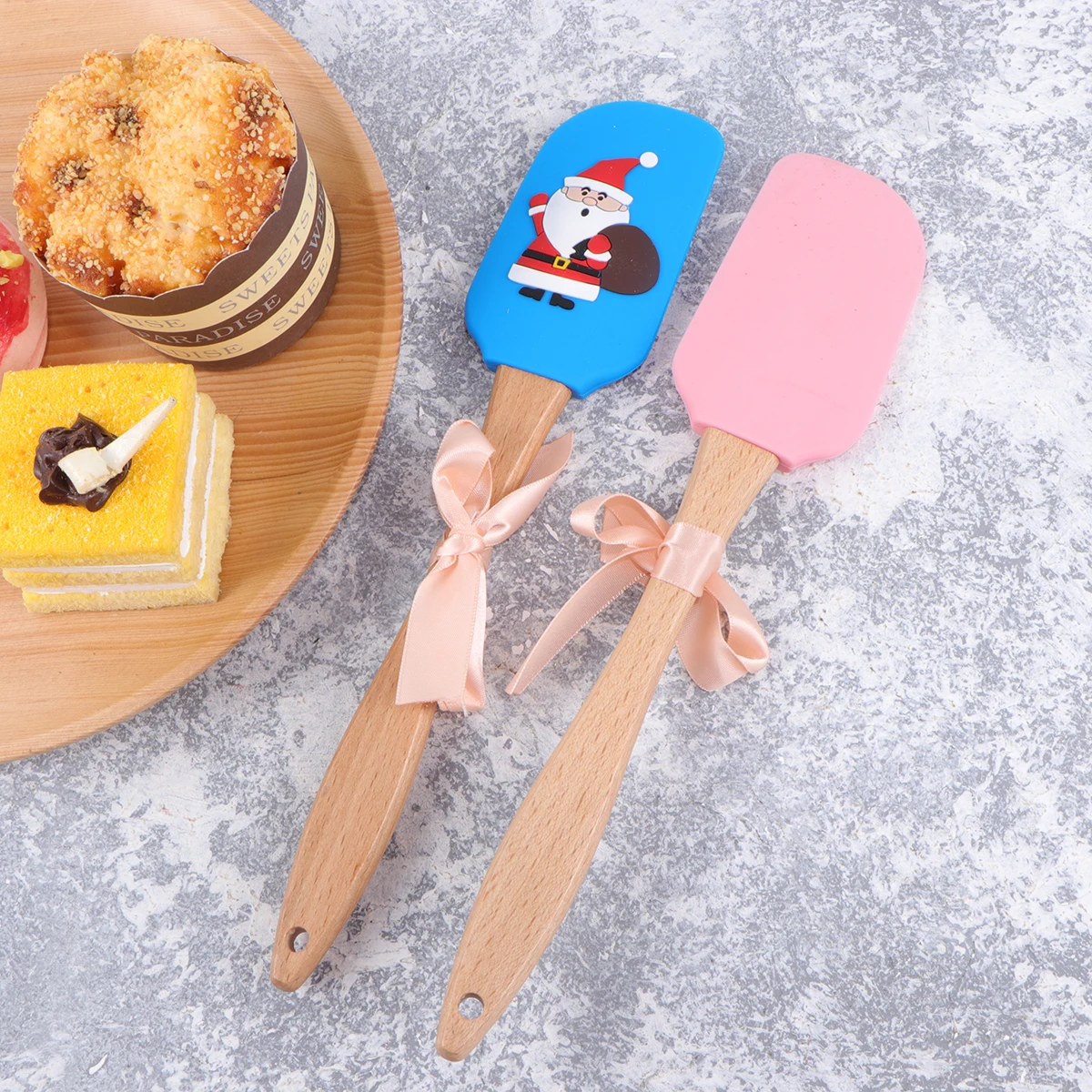 

3pcs Christmas Design Spatula Set Wooden Handle Silicone Head Cake Butter Scraper Heat Resistant Kitchen Baking Tool Hanging