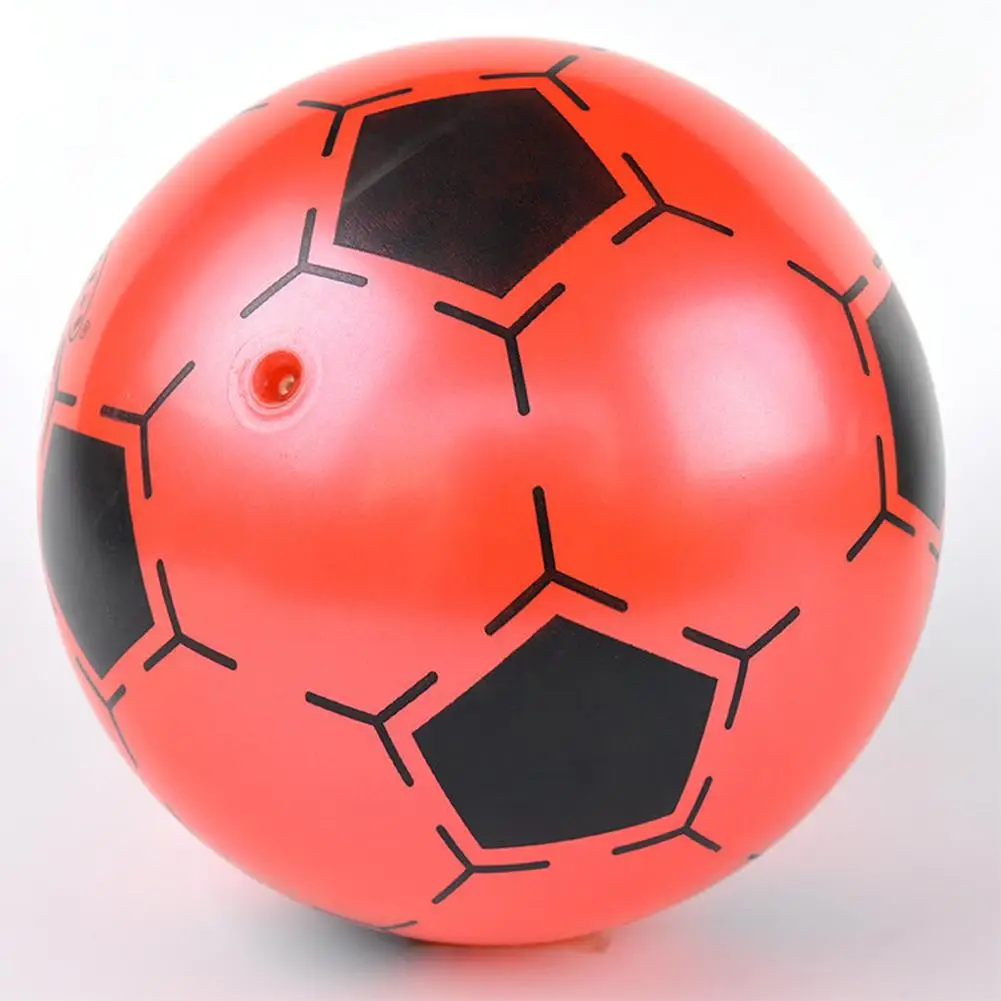 9 Zoll Kinder aufblasbare PVC Fußball Spielzeug Fußball Form Bouncing Ball Geschenk für Kinder Outdoor-Spiel zufällige Farbe