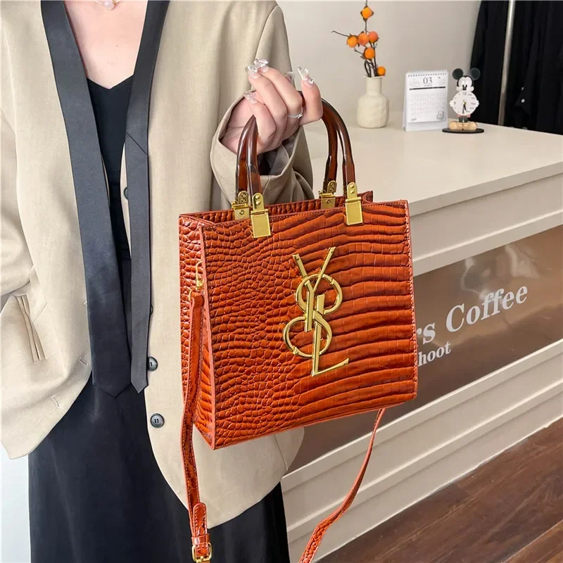 

Fashionable Women's Crossbody Bag In Genuine Leather, Ladies Shoulder Handbag Classic Elegant Style