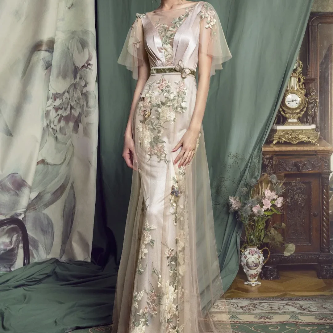 

Luxury Mother of the Bride Dresses Floor Length Wedding Guest Dress Jewel Short Sleeves Lace Appliques Evening Gowns Custom Made