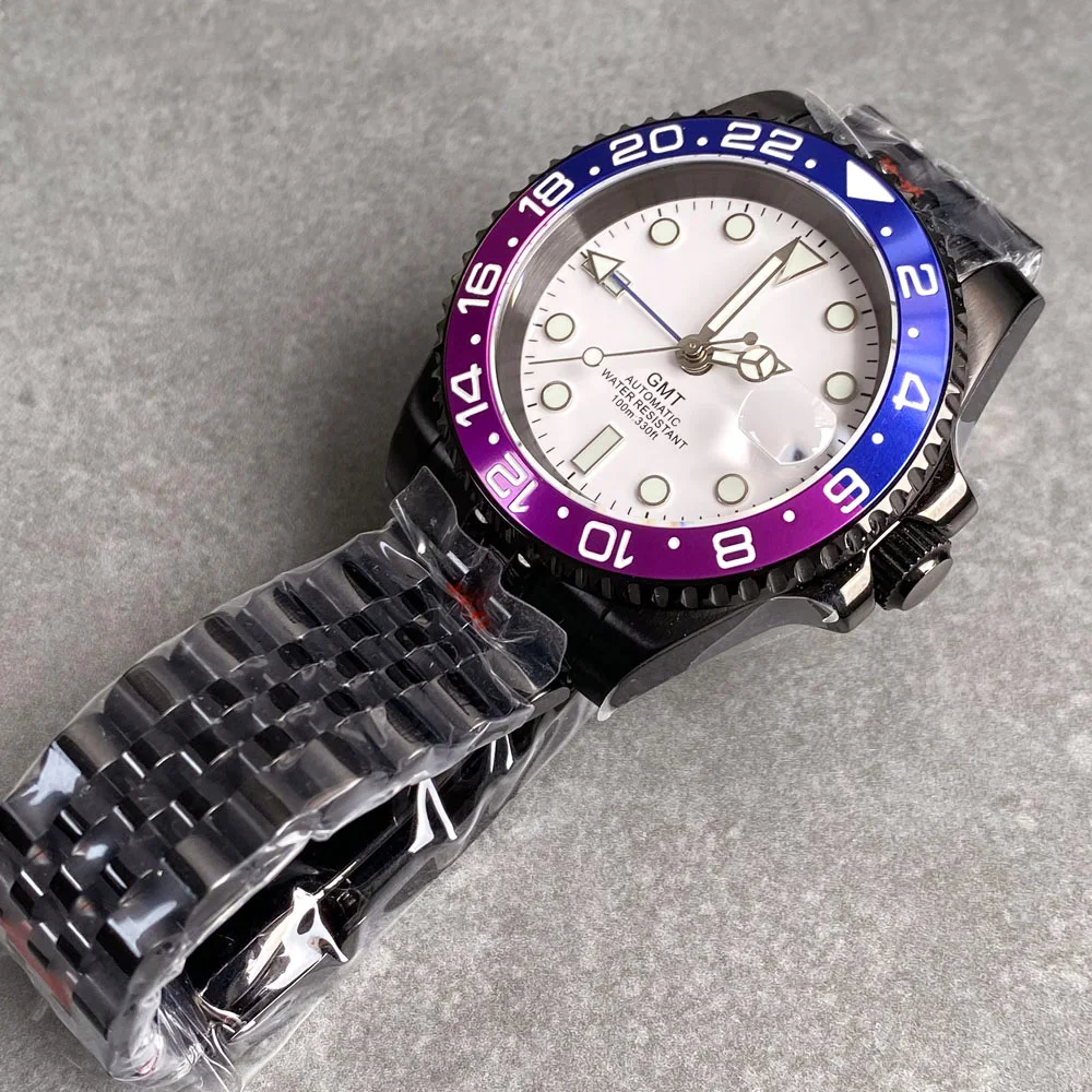 PVD Black Blue Purple GMT NH34 Mechanical Men Watch White Dial 20bar Waterproof Wristwatch Nologo 120 Clicks Bezel Swim Clock