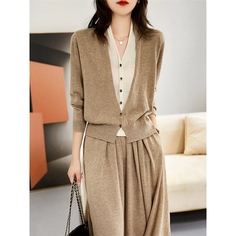 Màu Áo Len Nữ Mùa Xuân Và Mùa Thu Đông 2023 Thời Trang Mới Hai Bộ Giả Hai Mảnh Cổ Chữ V Dệt Kim Cardigan váy