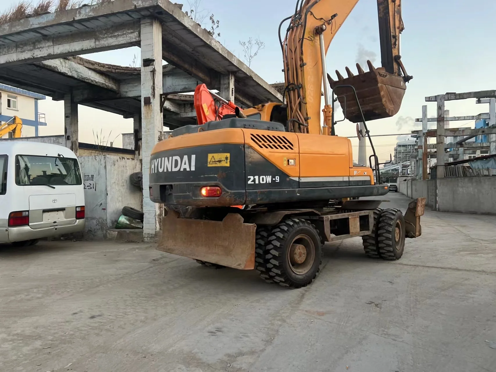 Used Wxcavator Hyundai Wheel Excavator 210W 210W-9 For Sale