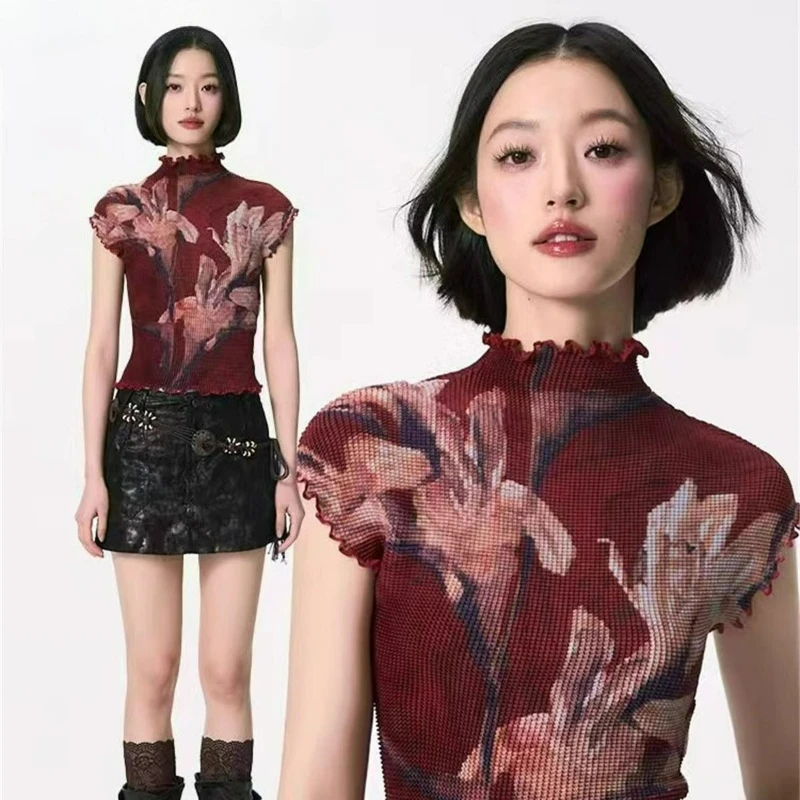 

Плиссированная футболка с коротким рукавом для женщин, летняя модная повседневная универсальная приталенная модель с полувысоким воротом, 2026