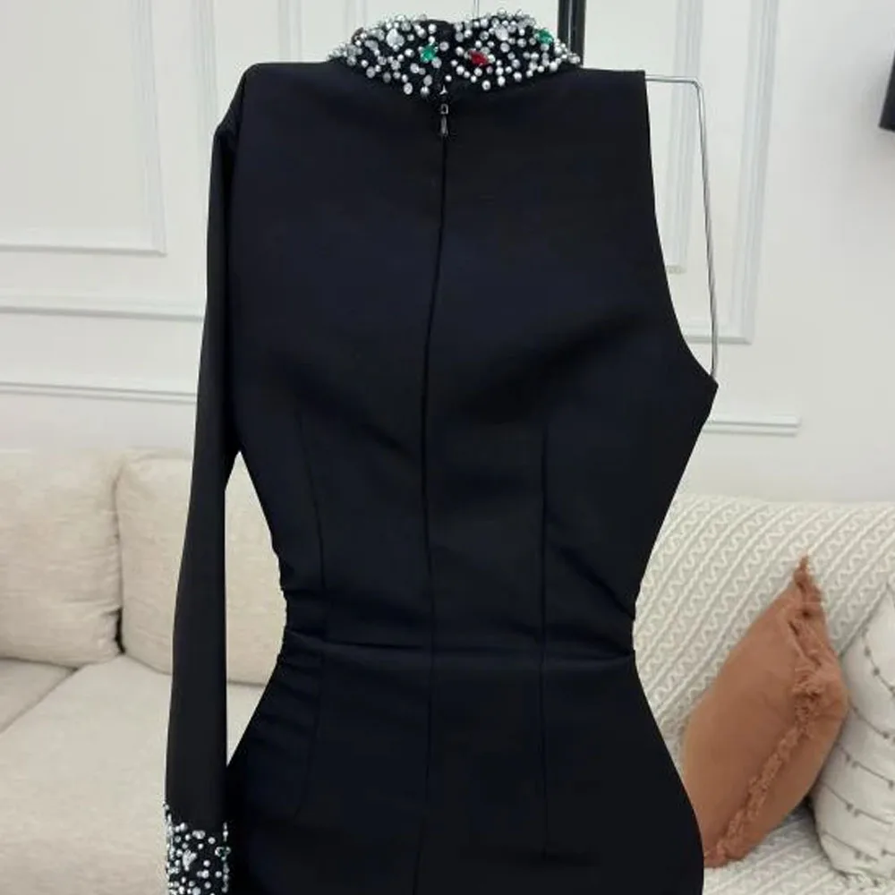 فستان سهرة أسود مطرز حسب الطلب مع فستان حورية البحر بكتف واحد من الساتان الكريستالي فساتين سهرة