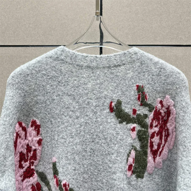 เสื้อกันหนาวผู้หญิงใหม่ถักยืดหยุ่นSlim FitรอบคอPulloverสําหรับฤดูร้อน 2025 Roseปักเสื้อแขนยาวเสื้อถัก