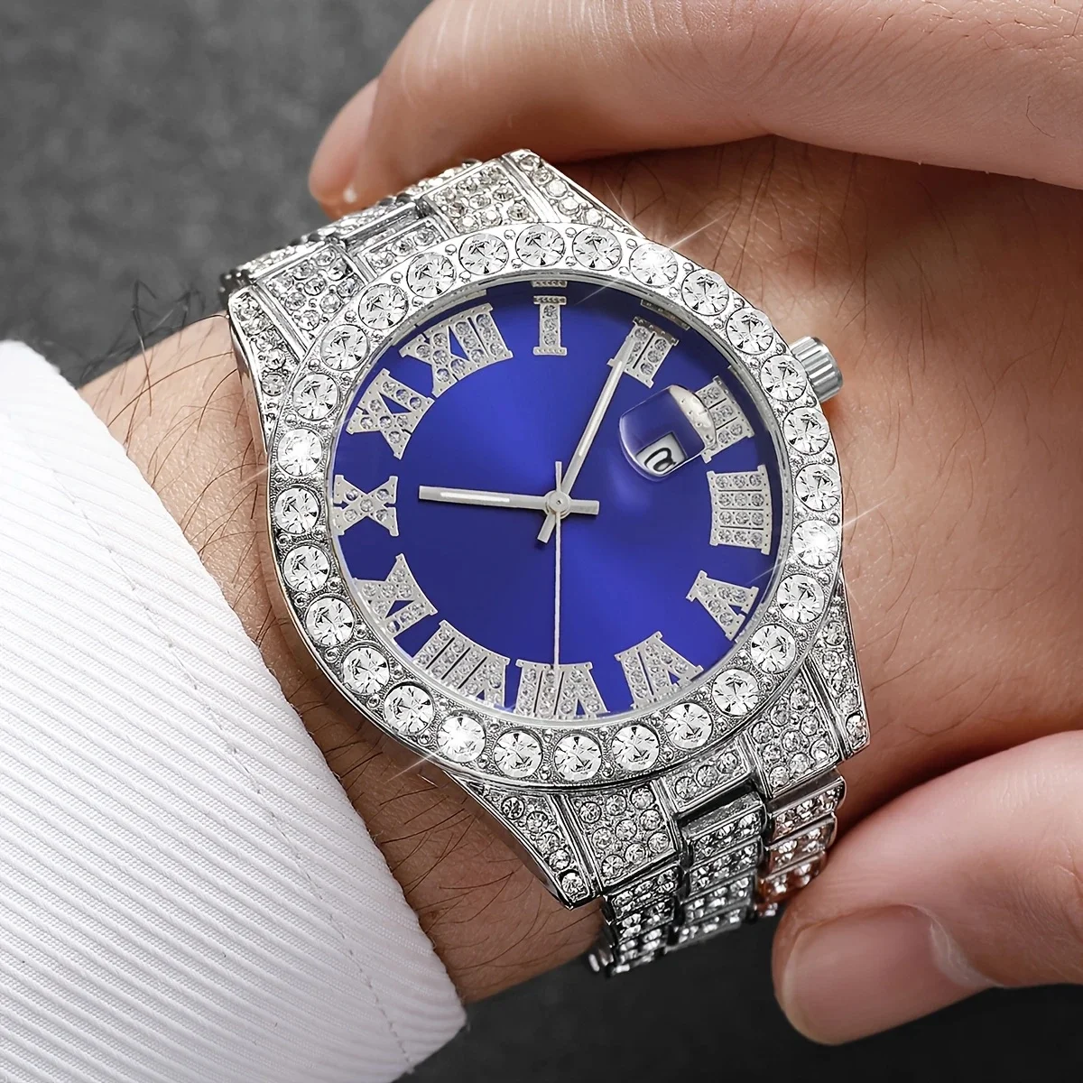 Fashion Unisex Watch, Quartz Movement, Round Alloy Case, Analog Display, Alloy Strap, Perfect for Daily Wear, Parties, Gifts