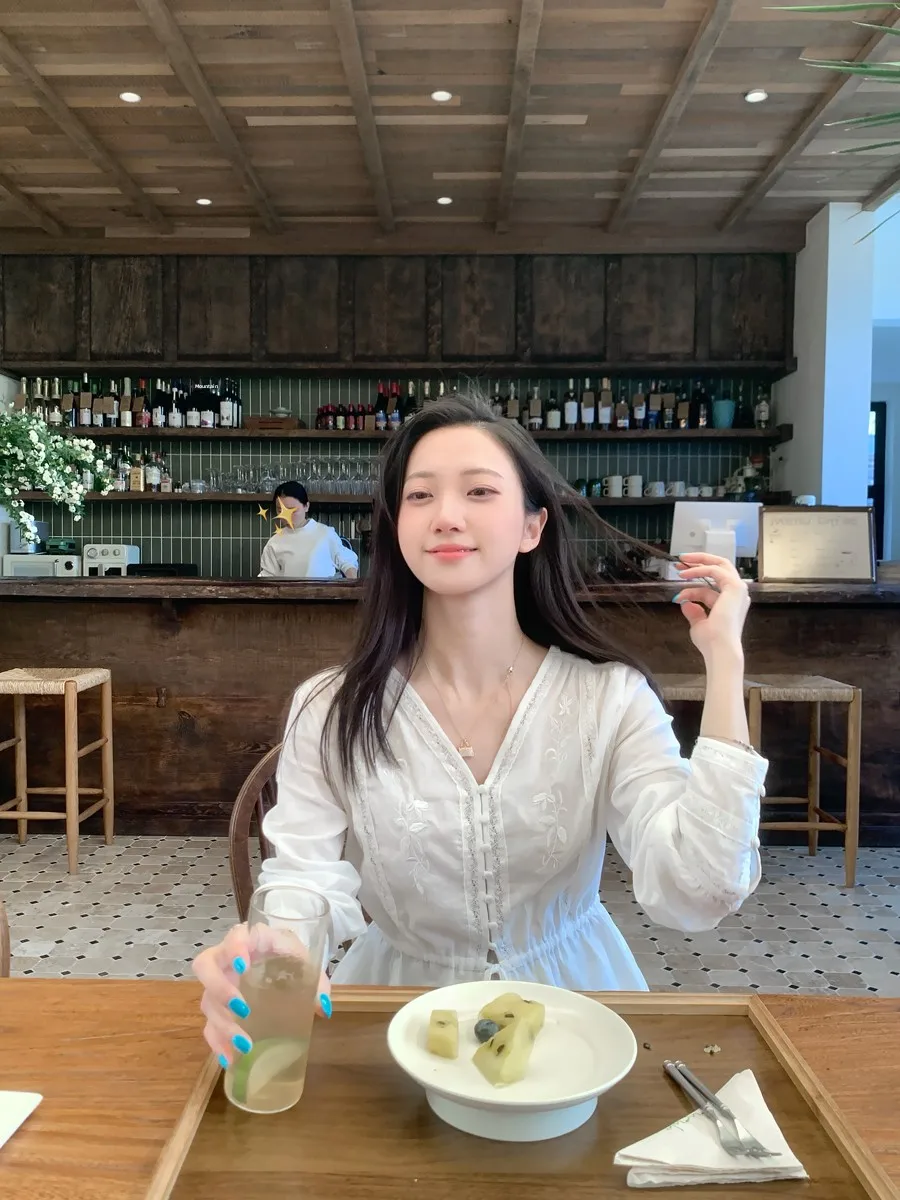 

French Country Spring Heavy Embroidery Lace Shirt Women's V-neck Waist-cinched Cotton Linen Doll Shirt Top