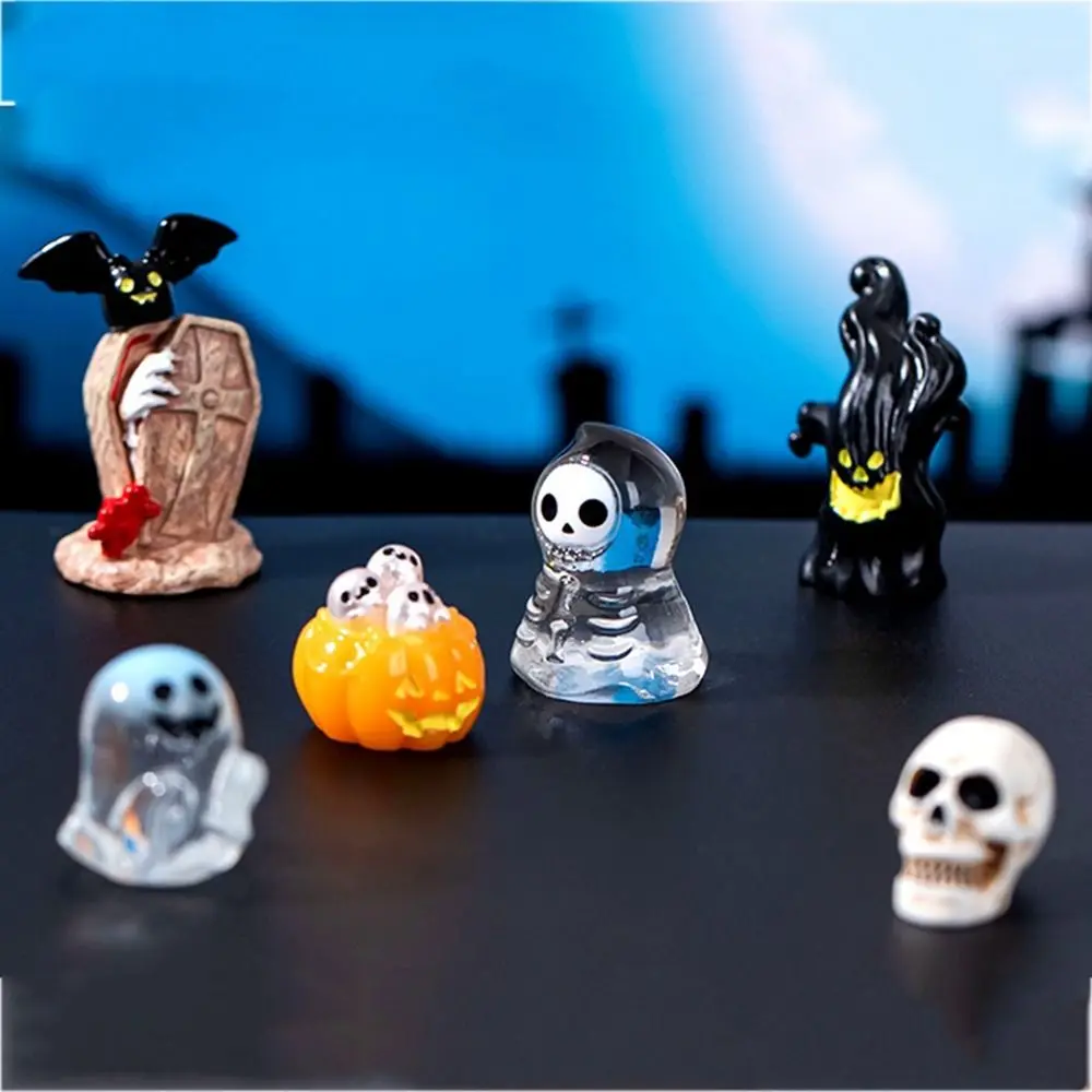 

Micro Landscap Halloween Crystal Ball Funny Mini Resin Pumpkin Resin Ornaments Easy to Carry Resin Faceless Ghost Home Decor