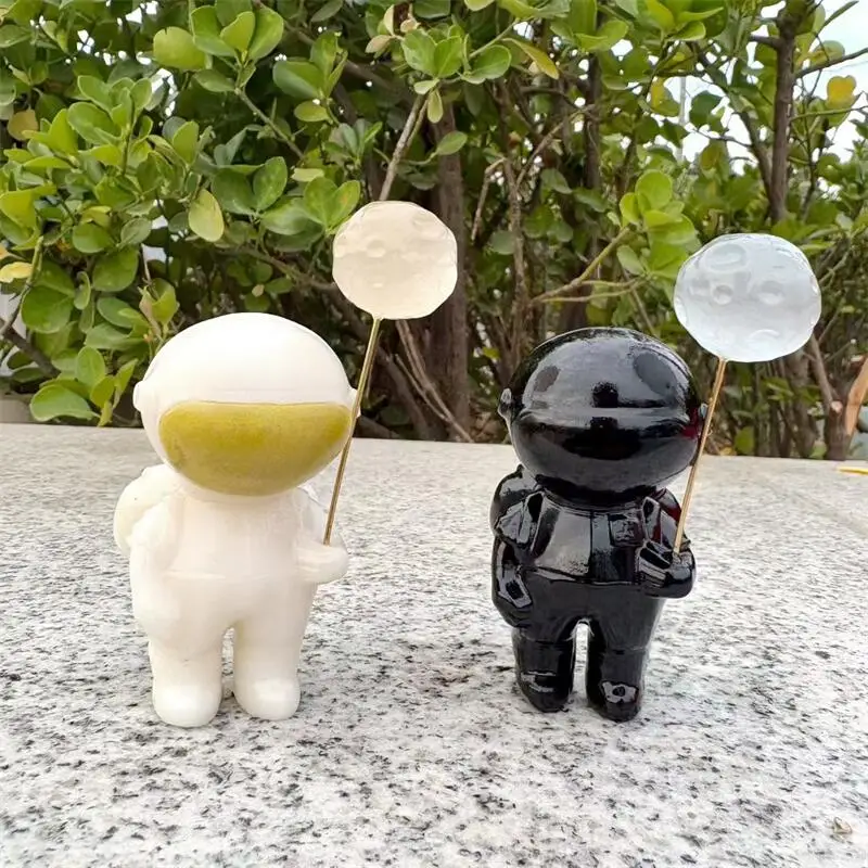 Natural White Marble Jade Black Obsidian Cartoon Spaceman Carving Ornaments Gift Energy Gem Stone Home Decoration Gift 1pcs