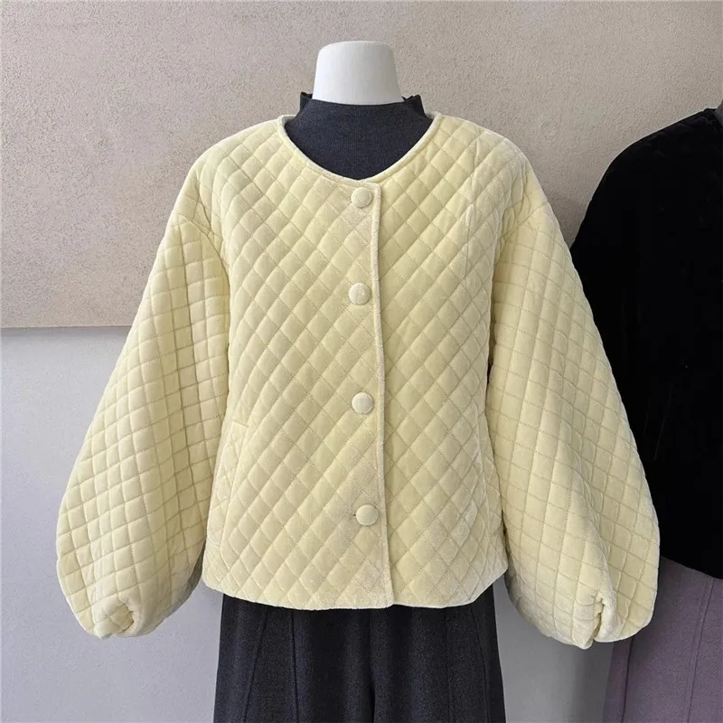 معطف قصير نسائي أصفر الجبن 2026 خريف شتاء جديد سترة نسائية فضفاضة لتقليل العمر ملابس كورية بسيطة مبطنة بالقطن