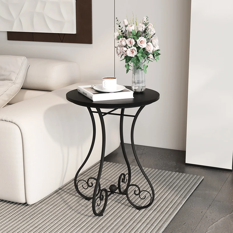 طاولة جانبية من الحديد بسيطة، طاولة قهوة مستديرة صغيرة، شرفة غرفة نوم، طاولة نهاية جمالية حديثة، سطح مكتب خشبي