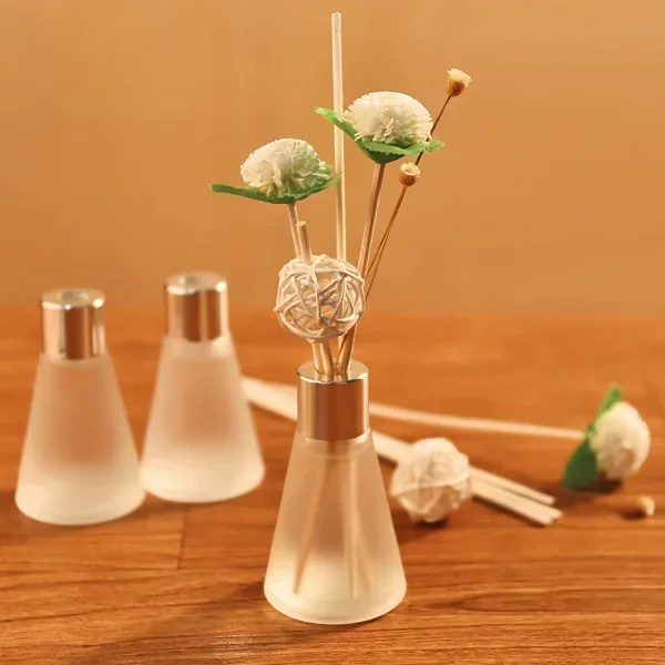 

Household non-combustion aroma diffuser bottle Indoor gardenia fragrance reed diffuser ornament Odor removal and air freshener