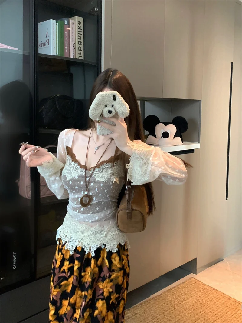 

V-Ne Long Sve T-irt Women's Spring Polka Dot Lace Paneling Slim Fit Design Pure Desire Color Colion Top