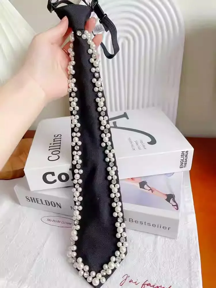 A Black Tie in a Light Luxury Style, Made of Polyester Material, 34cm Long, with Artificial Pearls and Rhinestone Embellishments, a Women's Accessory Suitable for Evening Events/Weddings/Business Celebrations