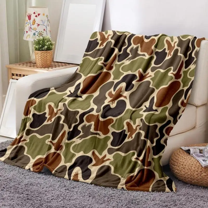 1pc Camouflage Patterned Digital Printed Flannel Blanket, Light Soft and Comfortable Gift Blanket for Lunch Break Blanket Sofa O
