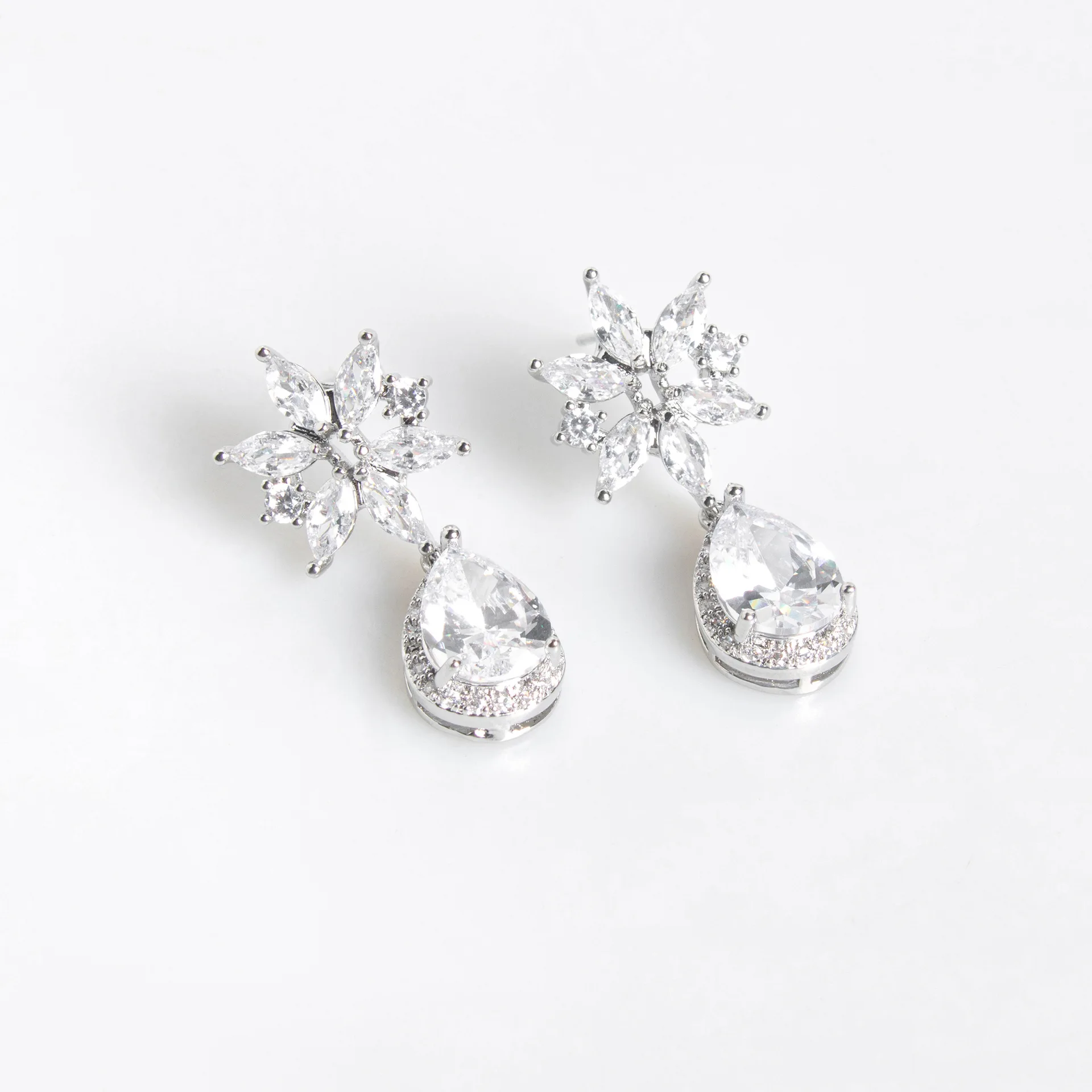 2025 New Personality Fashion Water Drip Necklace Earrings Daily 2 Piece Light Luxury Jewelry for Dubai Wedding Gift Travel M-758