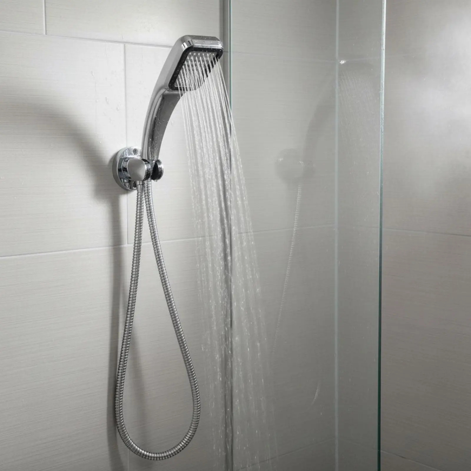 

Handheld Shower Head Easy Installation Handheld Shower Handset Leak-Resistant Design Silver Finish