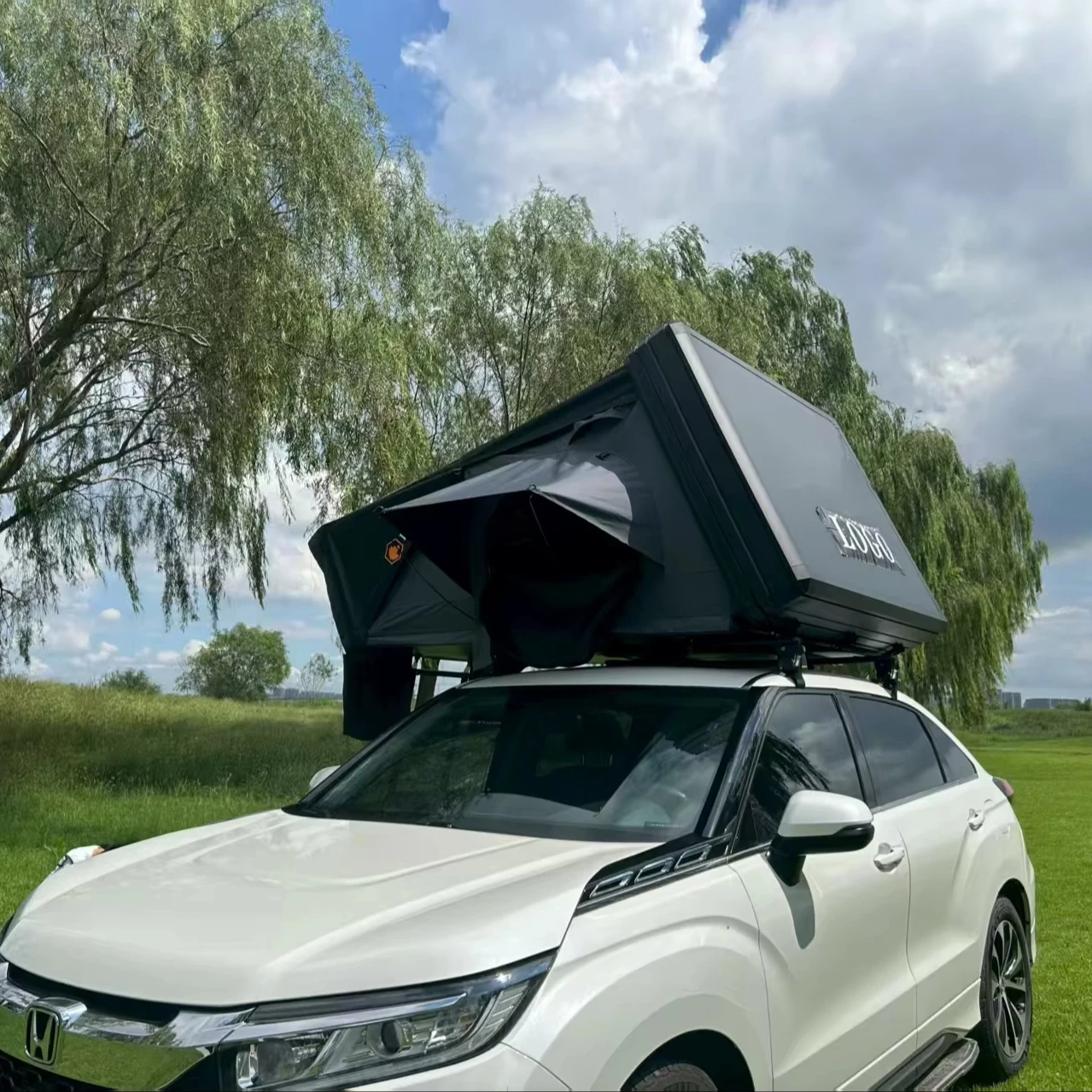 Customized 4 Person Camping Hard Shell Car Rooftop Tent Australia Side Opening Clamshell Aluminum Hardshell Car Rooftop Tent