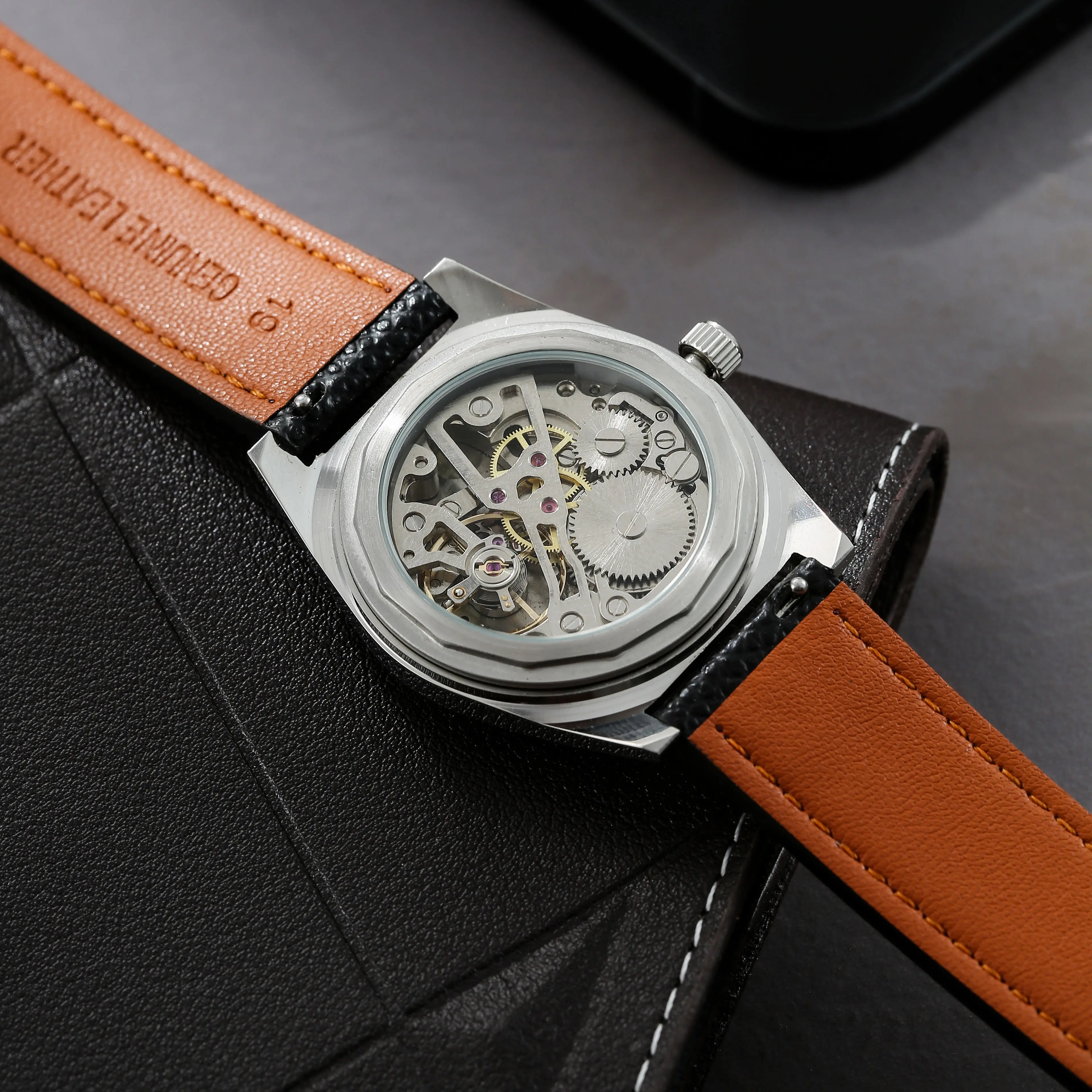 Herren-Armbanduhr mit manueller Aufzugsfunktion, mechanisches Uhrwerk Shanghai 7120, gewölbtes Acrylglas, grünes Zifferblatt mit Pfauenmuster, Retro-Design.
