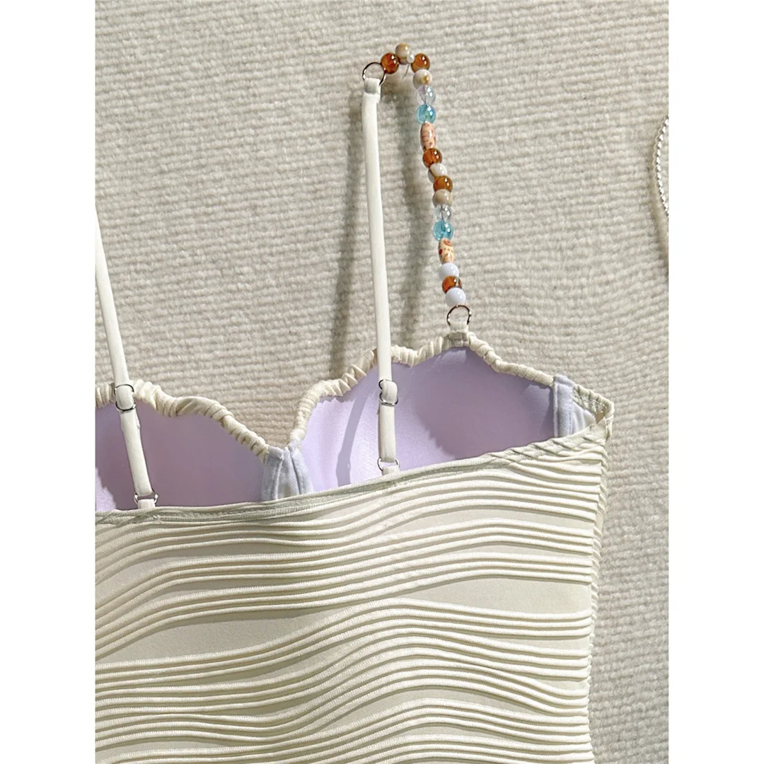 Gefalteter, farbenfroher Badeanzug mit Bügeln und Perlen für Damen, einteiliger Badeanzug, Monokini mit hohem Beinausschnitt, Badebekleidung, Badeanzug, Modell V8301. – Detail 11