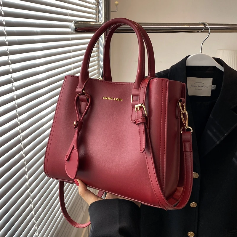 Luxury Designer Red Shoulder Bag Women\'s Wedding Bags 2023 New Fashion Tassel Crossbody Bag Large Capacity Bride Handbags