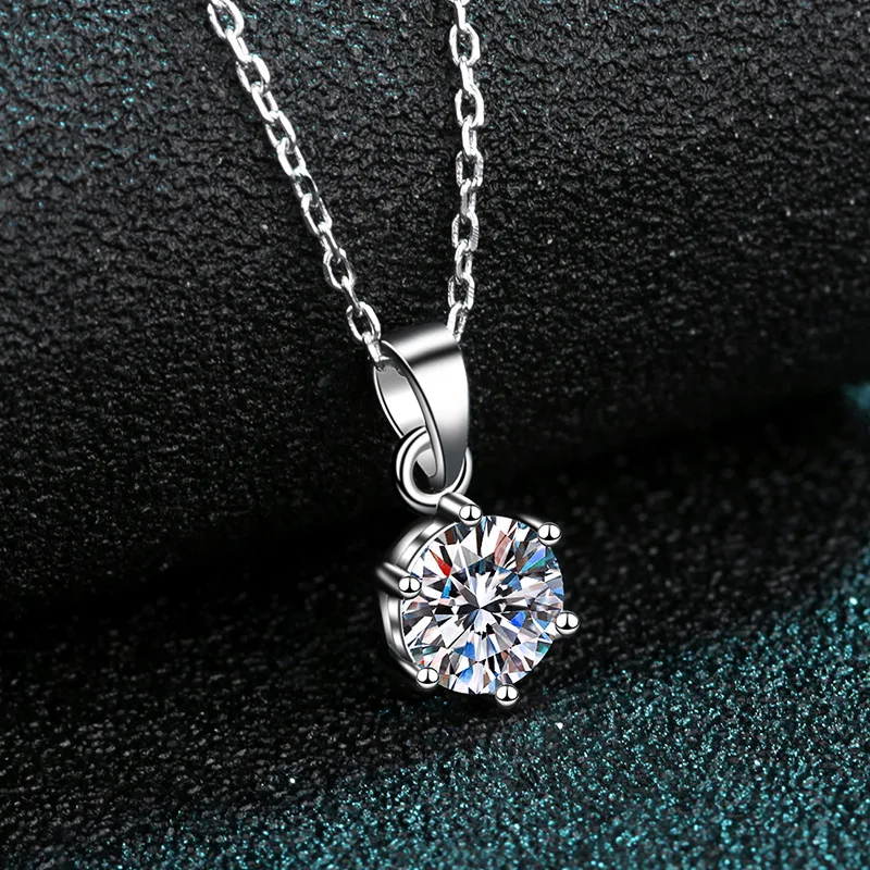 925Women's Sterling Silver Necklace1Carat Moissanite Six-Claw Pendant Necklace Clavicle Chain