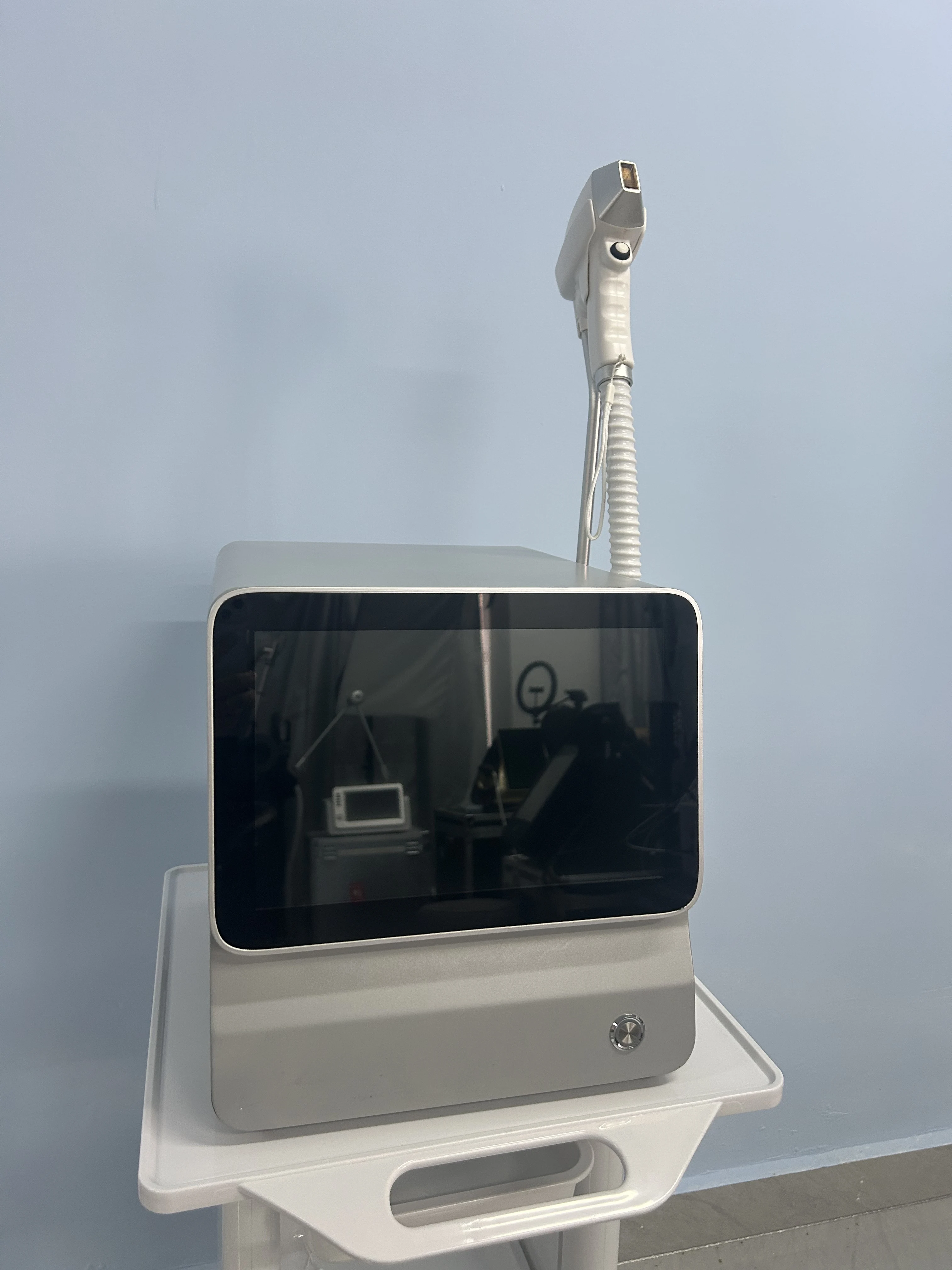 

Professional Ice Laser Hair Removal Machine 3 Wavelengths 755nm 808nm 1064nm 4000W for Home Salon Use