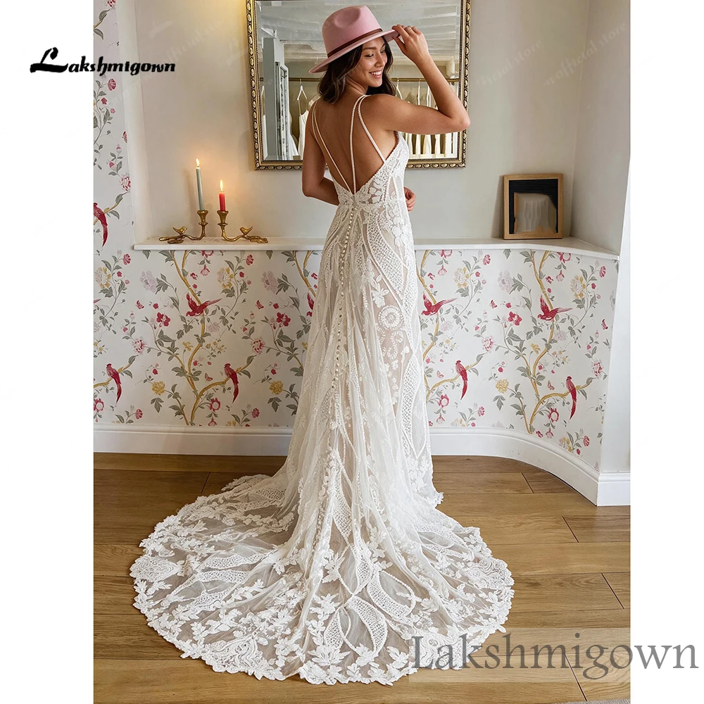 Lakshmigown Bohemisches Brautkleid mit V-Ausschnitt, Spitze, tiefem Rückenausschnitt, Knopfleiste, Schleppe und Illusions-Meerjungfrauen-Schnitt, maßgefertigt – Detail 6