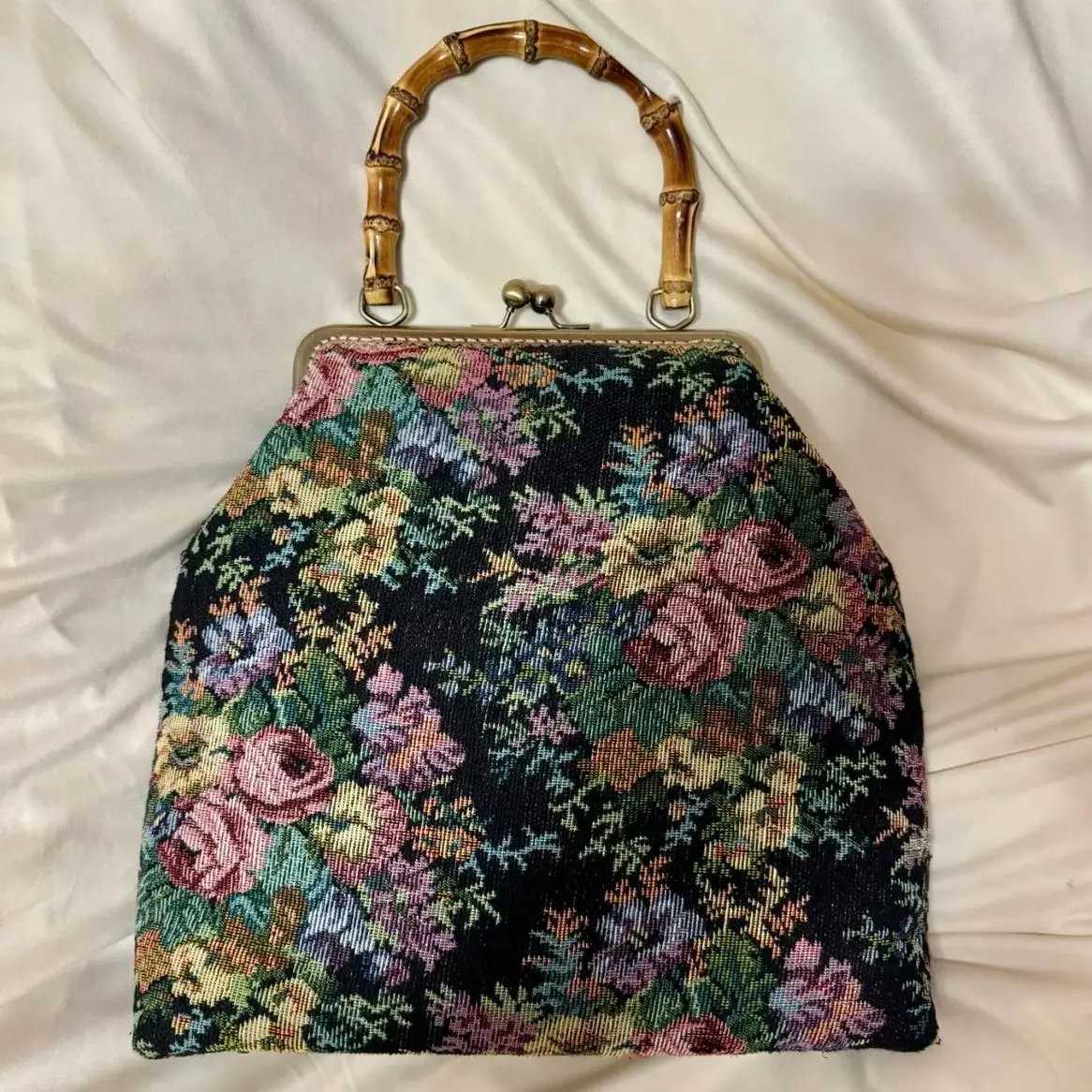 

Lost in Vintage Oil wax Leather Fabric Handbag with Kiss Lockl Clasp Metal Frame Purse Opening Long Detachable Staps Evening