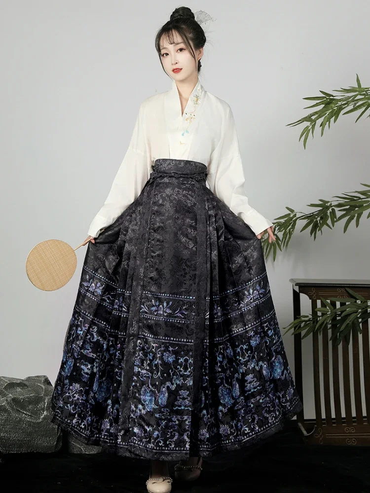 

Hanfu Original Chinese Horse Face Skirt Ming Dynasty Woman Chinese Traditional Embroidered Skirt Autumn Horse Face Pony Skirt