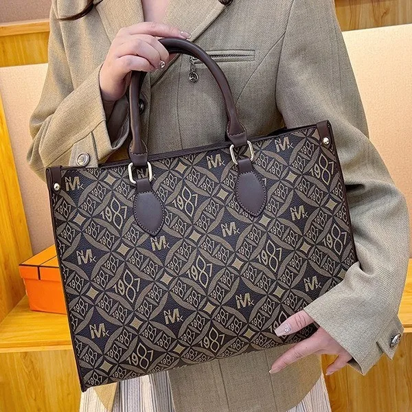

2025 Spring-Summer's Hottest Release! Women's High-class Printed Bags. The Classic and Fashionable Crossbody Style