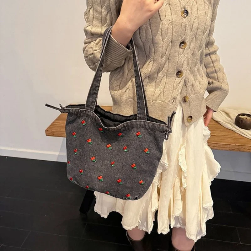 

Fashionable Trendy Crossbody Bag With Large Capacity - Unique Vintage Look, Elegant For Business Commute