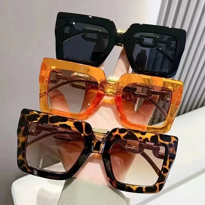 New chain anti-ultraviolet sunglasses fashion boxwomen's high-end sense of the sun light luxury square