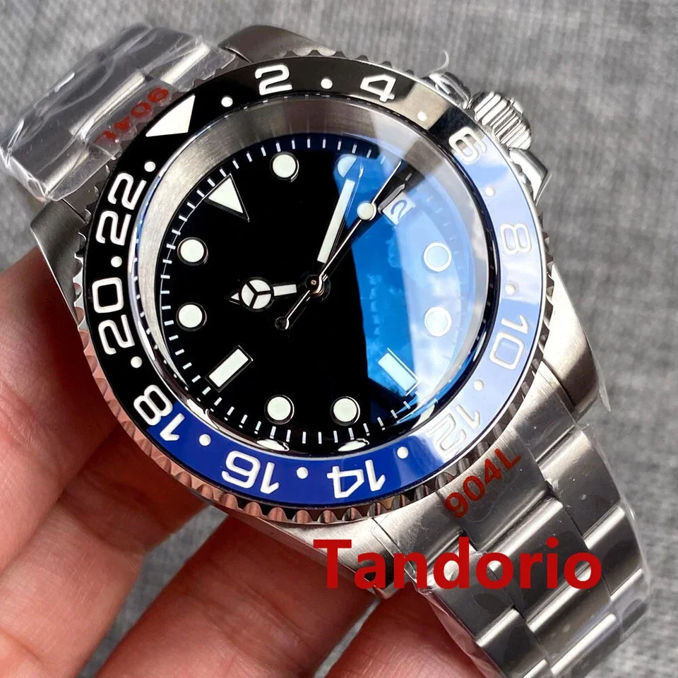 

Классический безель GMT, черный стерильный циферблат, зеленый люмен, 20 АТМ, куполообразное сапфировое стекло 40 мм, NH35A PT5000, автоматические мужские часы с датой