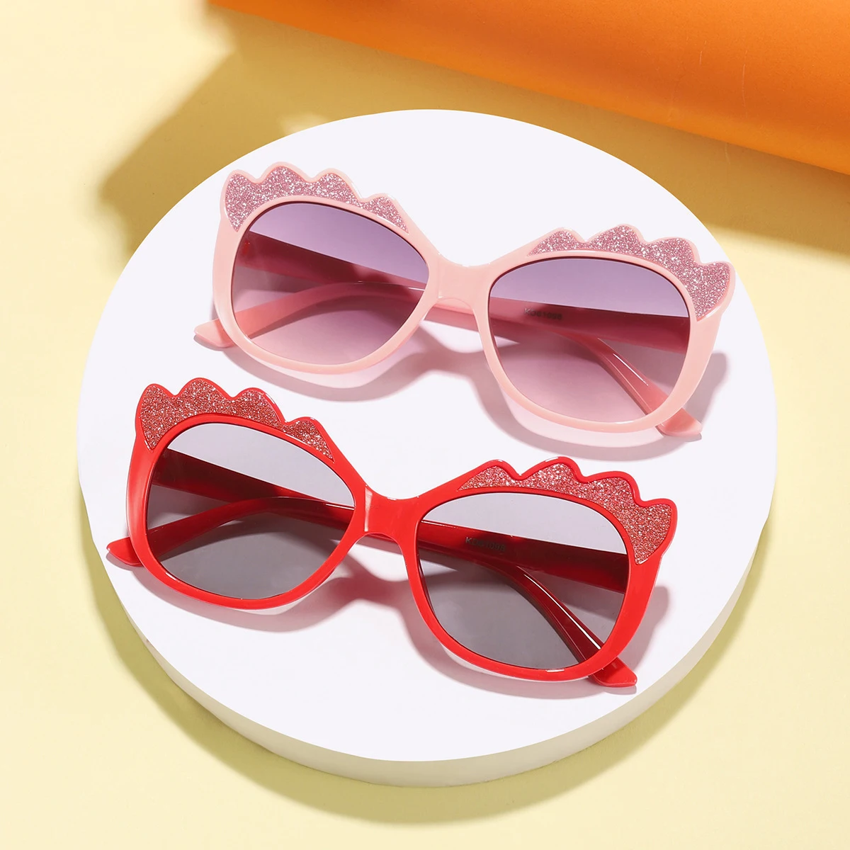 2025 نظارات شمسية جديدة للأطفال برسوم كارتونية مطرزة بالترتر بلون الحلوى لطيفة على طراز الشارع للحماية من الشمس #2