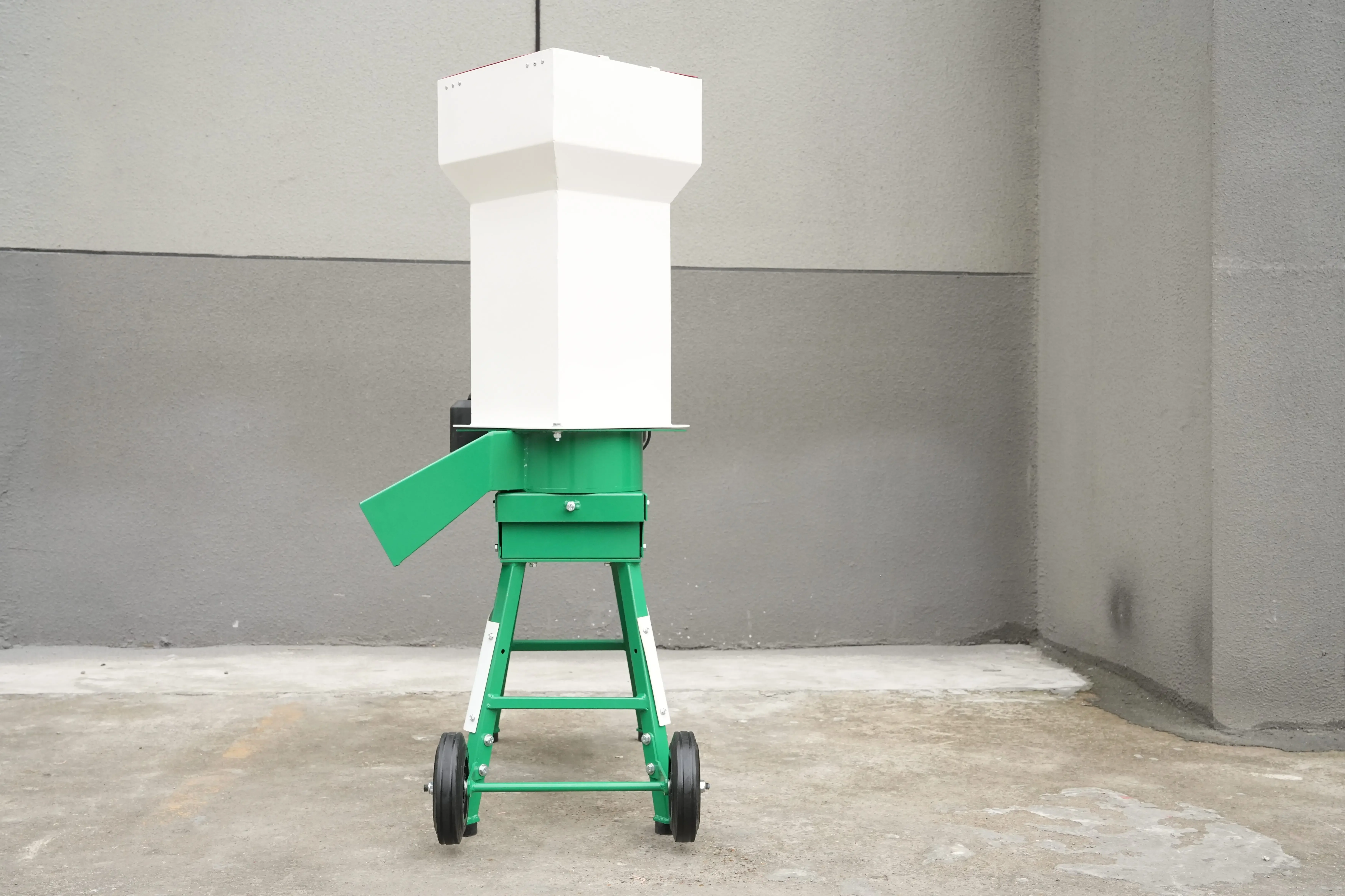 

Efficient Multi-Use Machine for Shredding Fresh Coconut, Husk, and Shells - 10 Inch 3600 RPM 6.5HP Engine Coconut Shredder