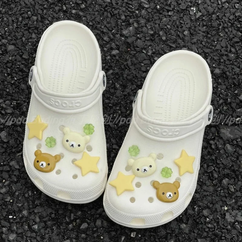 Zapatos con agujeros Rilakkuma para verano, accesorios DIY, bonito Retro Y2k, trébol de cuatro hojas de la suerte, sandalias de playa para niña, zapatos de flores, regalo con hebilla