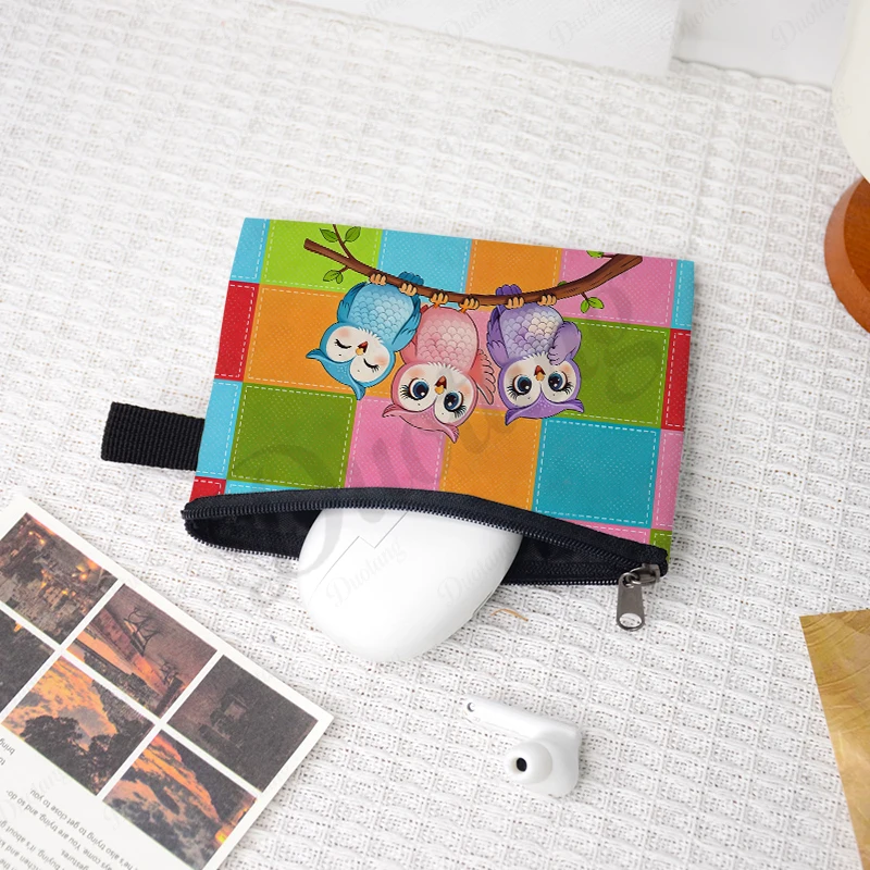 Cartoon Drawing Owl Perching on The Branch Graphic Patten Coin Bag Women Card Key Earphone Holder Coin Purse Zipper Pouch view 4