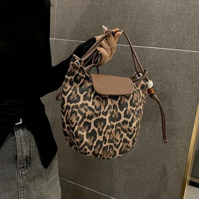 PU 2024 Hot Selling Crossbody Bag Buckle Solid Color Leopard Print Simple Fashionable Shoulder Bag Soft Versatile Trendy Handbag