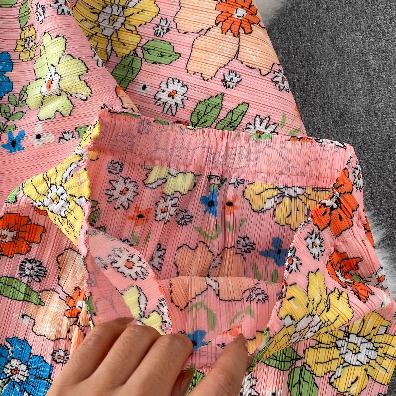 Miyake Plissee Süßer Blumendruck Urlaub 2-teiliges Set Neue Sommer Unregelmäßige ärmellose Weste Lose Tops + Floral Midi Rock Anzüge