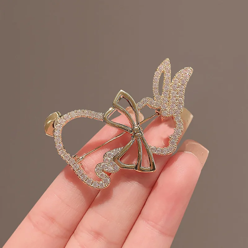 2023 Fashion New Accessories Brooch Temperament Corsage Suit Versatility Crystal Hollow Out Pin Sales For Women\'s Clothing Women