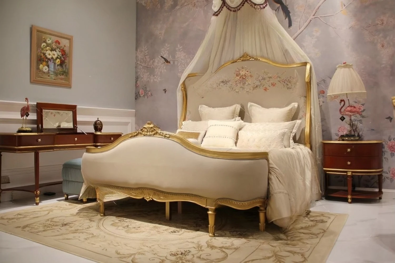 Luxury Victorian Style Cherry Mahogany Color Europe Beech Wood Hand Carving Gold Leaf Gild Bedroom Furniture Set