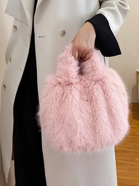 

New Handheld Plu Bag Women Winter Faionable Sweet Versatile Small Size Fur Bag Handbag Women Sli Trendy Bag Model