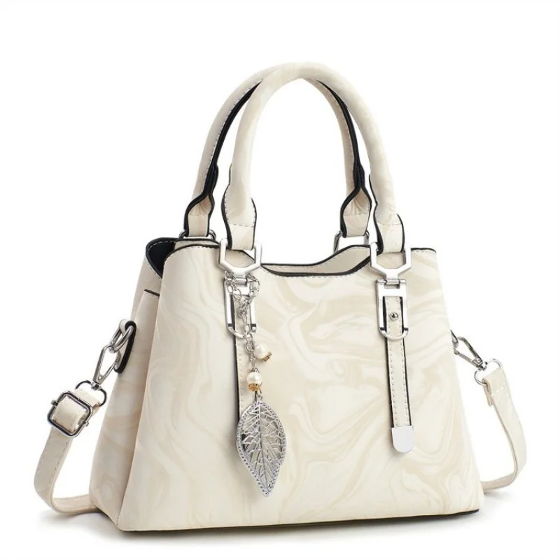 

Женский клатч в винтажном стиле в стиле ретро с металлической застежкой и роскошным кожаным внешним интерфейсом