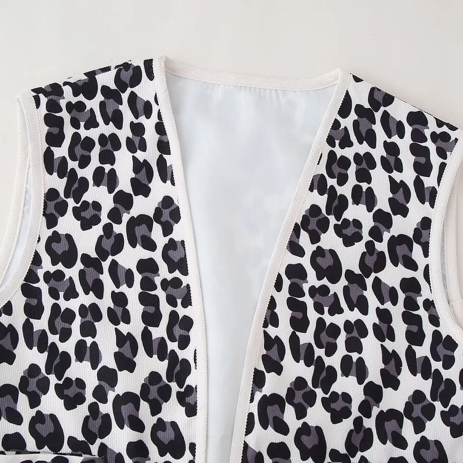 Chaleco con estampado de leopardo para mujer, cárdigan sin mangas con cuello en V, patrón de moda francesa, chaqueta Vintage informal holgada, Tops 2024