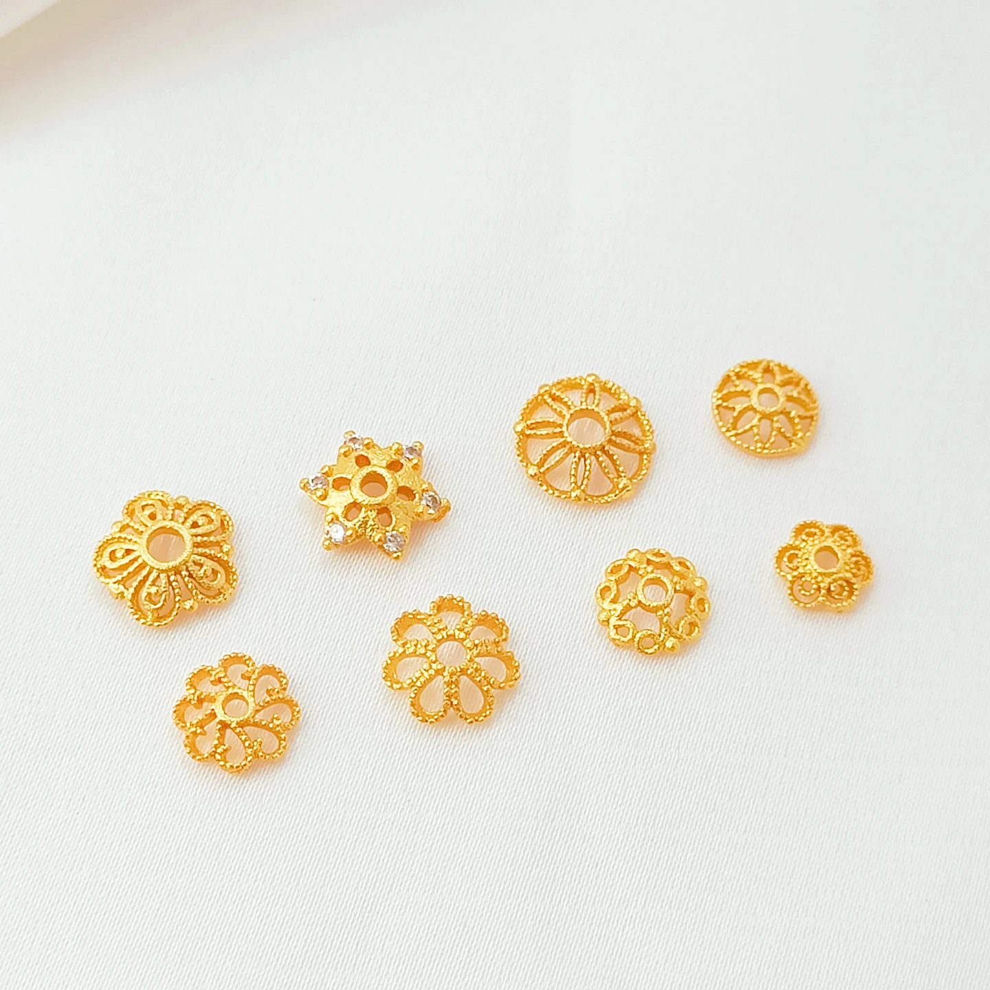 Copper Plated 18K Sand Gold with Zirconium Hollowed-out Flower Tray Bead Tray Flower Hat Spacer Diy Bracelet Necklace Accessory