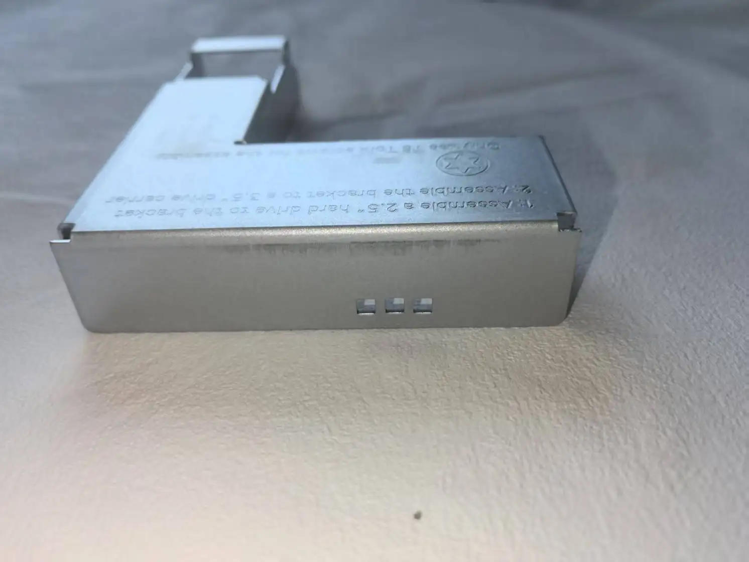 1Y05J Suporte de montagem de disco rígido de 2,5 polegadas a 3,5 polegadas