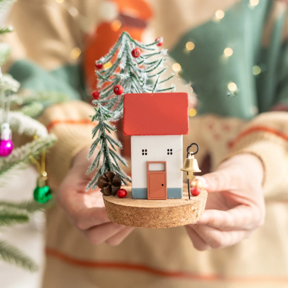 Christmas Tabletop Decorations Winter Wooden House with Mini Artificial Trees Sign Home Room Living Room Decor Ornaments Gift