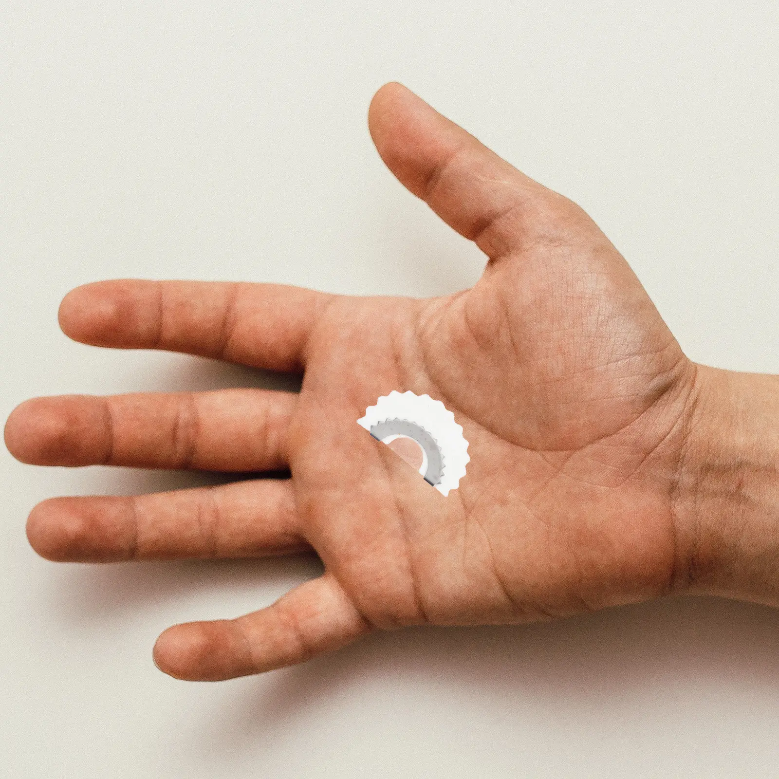 

Набор из 5 портативных металлических свистков для птиц: яркие, с чистым звуком, легкие, для развлечения и тренировок